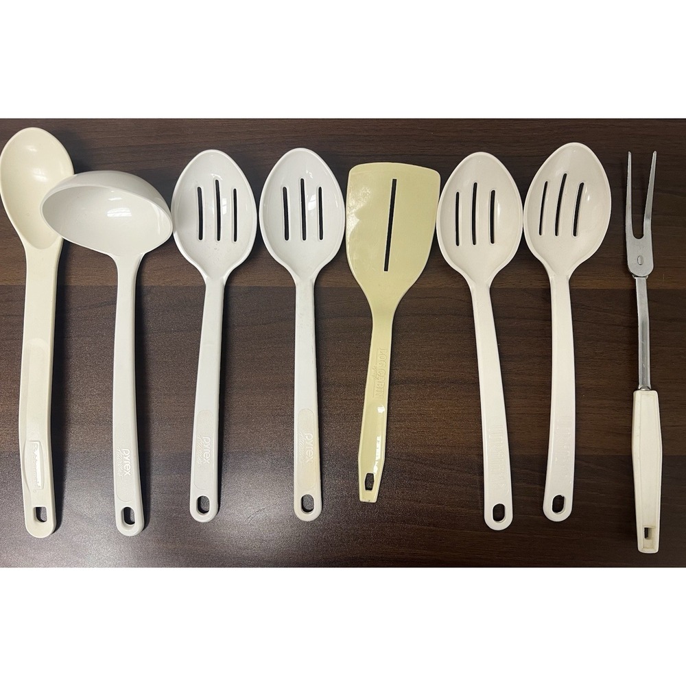 Lot Of 8 Vintage Kitchen Utensils Pyrex, Log Cabin, Ultra Temp, Rubbermaid